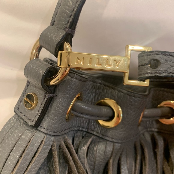 Mily Essex Fringe Small Drawstring Bucket Cross Body Bag
Grey LIKE NEW - Picture 6 of 8